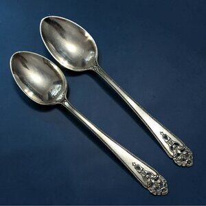 2 International Sterling Silver Queens Lace Teaspoon Floral Heart Beaded 60g VTG